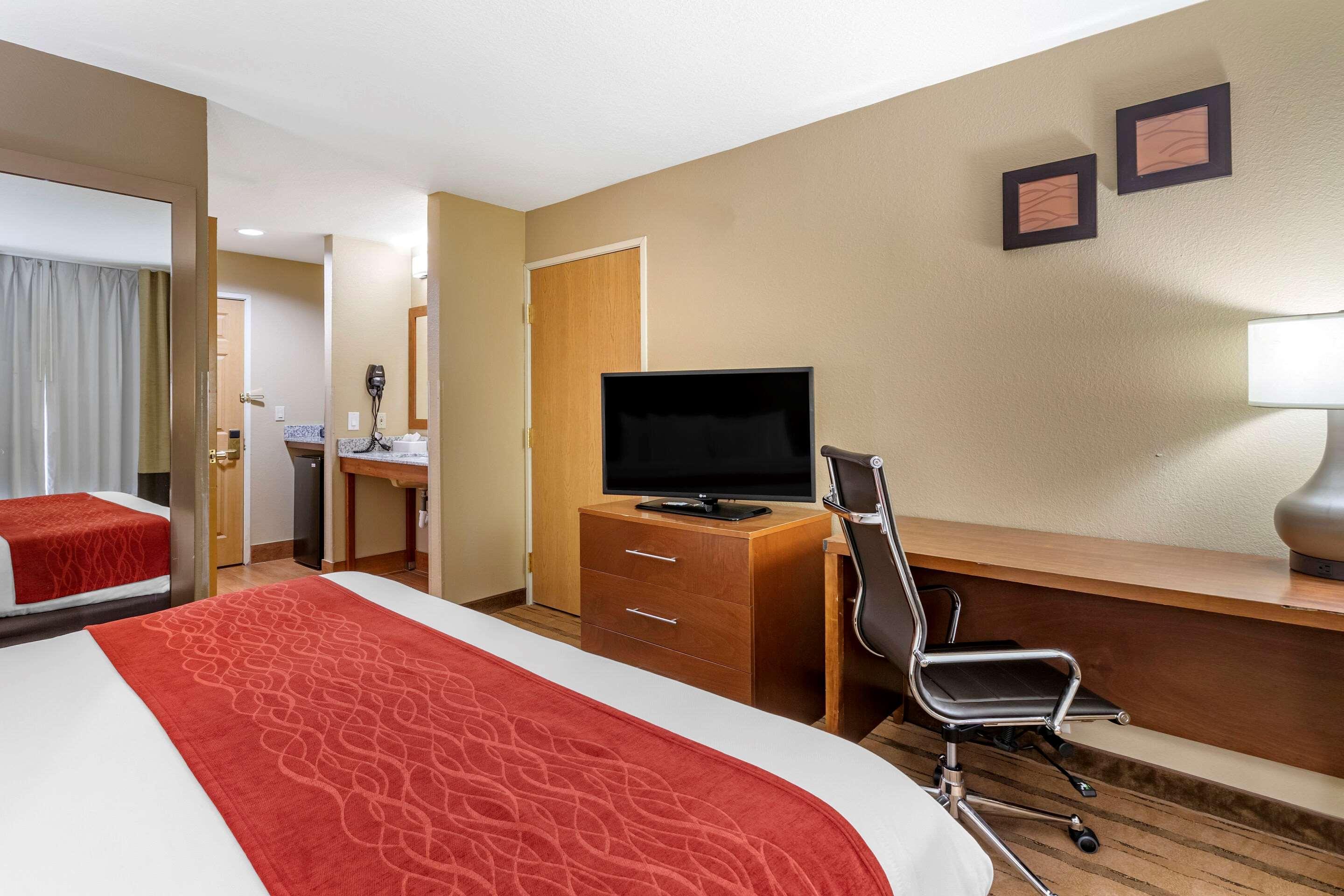 Comfort Inn & Suites Cedar Rapids North - Collins Road Exterior foto