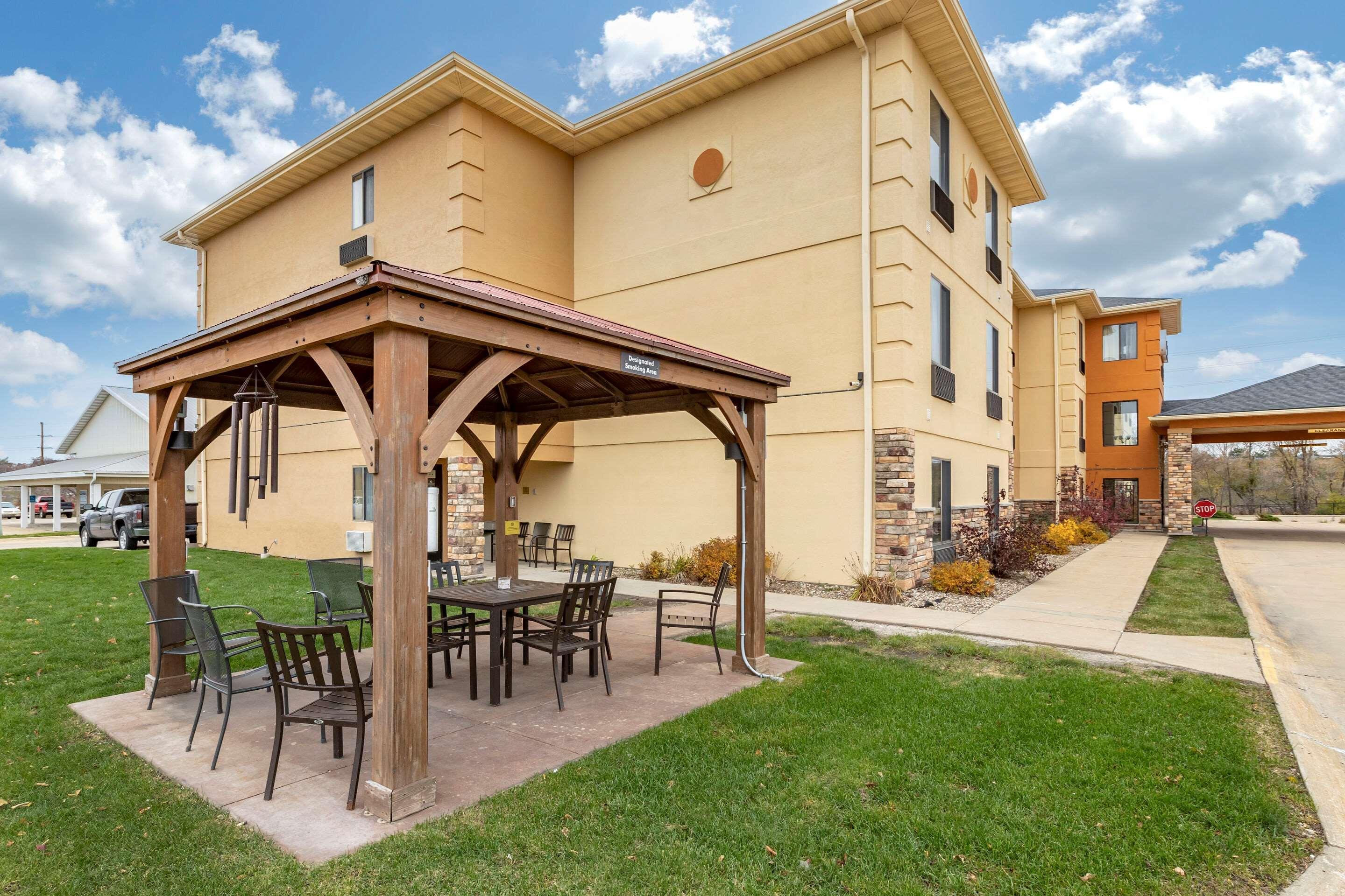 Comfort Inn & Suites Cedar Rapids North - Collins Road Exterior foto